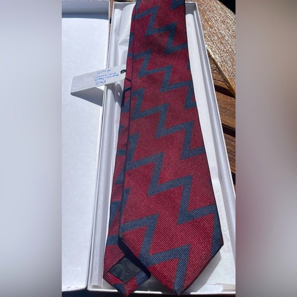 🔥POWER & CLASSIC🔥🆕💯% ETRO AUTHENTIC ZIG ZAG REGIMENTAL MOTIF TIE🎁 - Picture 1 of 14